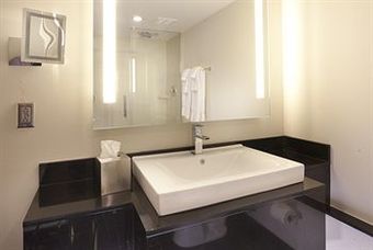 Radisson Hotel Menomonee Falls