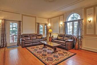 Spacious New Durham House With Wraparound Deck!