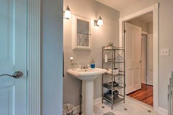 Charming Abode With Patio - Walk To Town And River!