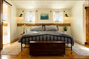 Clermont Cabin: A Quiet, Private Couples Retreat