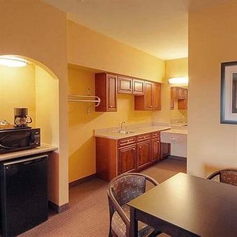 Magnuson Hotel And Suites Baytown