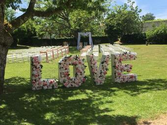 Hostal Ch�teau De Beauchamp- La Chapelle De Guinchay