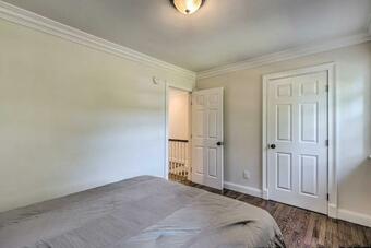 Riverhead Hideaway About 2 Mi To Peconic River!