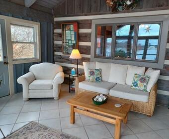 Cabin On The Creek With Private Pool On The Water