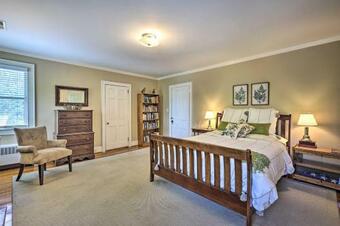 Lush Elkin Home With Porch Views And Pool Table