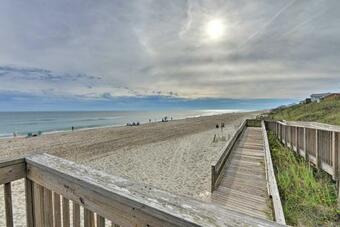 Apartamento Vibrant Emerald Isle Condo With Beach Access!