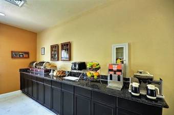 Hotel Comfort Suites Near The Woodlands