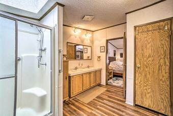 Rustic Family Home And Acreage About 20 Mi Hocking Hills