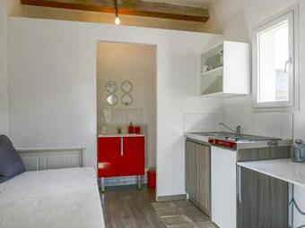 Quaint Holiday Home In La Roque D'anth�ron With Pool