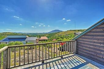 Updated Cabin With 360-degree Mtn View 1 Mi To Lake