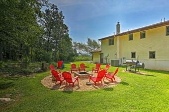 Deluxe Family Getaway With Hot Tub And Game Room!