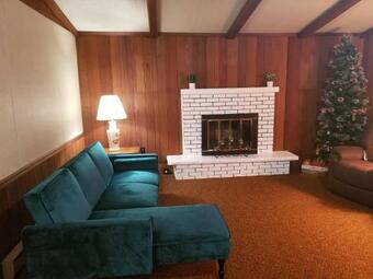 Adorable Wooden Cabin - Pocono Mountains