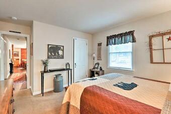 Relaxing Eagle Rock Resort Home - 1 Block To Lake!