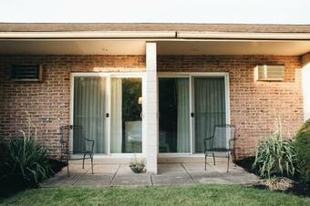 Country Squire Motor Inn