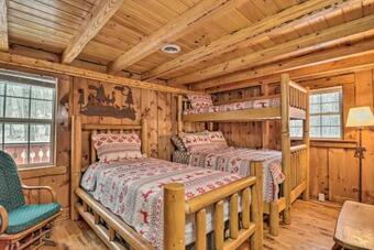 Postcard-worthy Poconos Cabin With Lake Access!