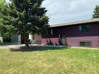 Lovely Home W/ Garage 1 Mile From All The Trails!