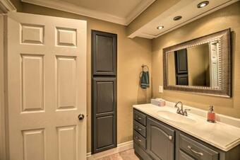 Inviting Family Abode With Dock On Norris Lake!