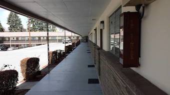 Motel Budget Host Inn