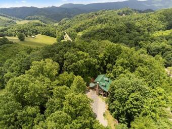 The Double Knot Log Cabin - Secluded Mountain Home