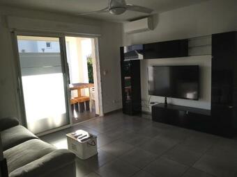 Apartamento Magnifique F3 Avec Jardin Et 2 Places De Parking Situ�e En Plein C?ur De Lucciana Proche De La Plage � 15 Minutes Du Centre Ville Bastia Et Seulement � 2 Minutes De L'a�roport Et De Toutes Commodit�s.