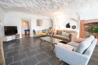 G�te Le Cerisier Perch� Avec Spa