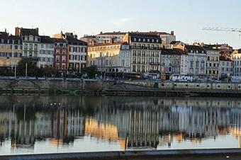 Apartamento Au 8�me Ciel - T3 Avec Vue � M�con