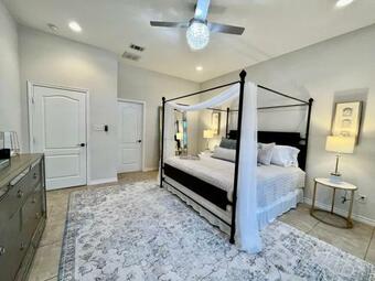 Luxury Lakefront Getaway