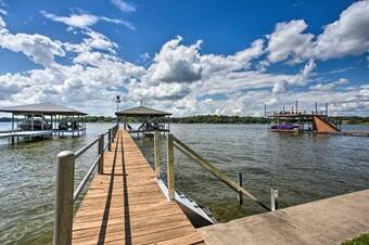 Cedar Creek Lakefront Home, Game Room And Dock!