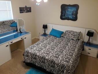 King Bed Room, Large Guest Family Room, Guest Office In Modern Spacious Home