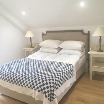 Villa Farmhouse In A Working Winery With Vineyard Views