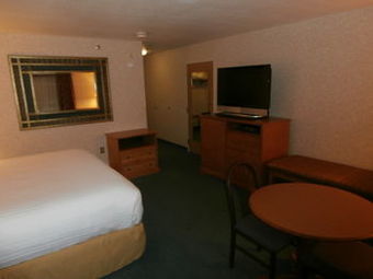 Holiday Inn Express Hotel & Suites Raton