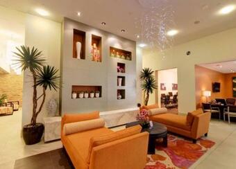 Apartamento Steps From Everything - Huge 1bdrm At City Centre