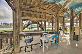 Waterfront San Jacinto River Home, Boat Slip