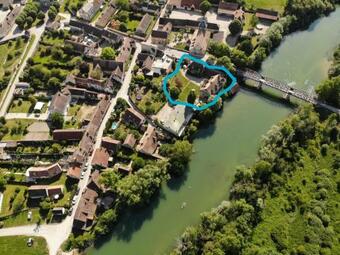 Le Prieur� Au Bord De L'eau