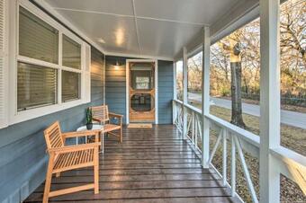 Chic Cottage - Walk To Cedar Creek Reservoir