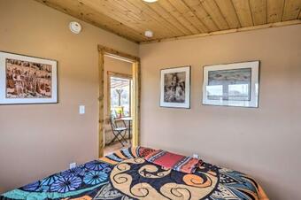 Updated Bluff Bungalow With Patio, Pets Welcome