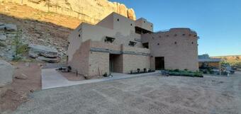 Hotel Bluff Dwellings Resort