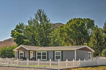 Rustic Chic Home 10 Mi To Otter Creek State Park!