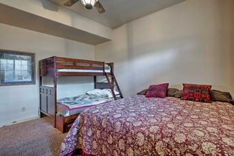 Cabin With Theater Room Less Than 1mi To Palisade State Park!