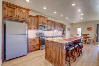 Desert Tranquility - Home In Leeds, Ut 2 Bed 2 Bath, Full Ground Level Of Ranch House