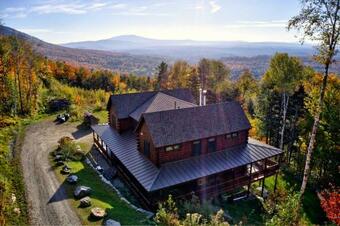Grand Londonderry Home With Ski Mountain Views!