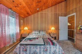 Wilmington Home With Pool Access, 20 Mins To Mt Snow