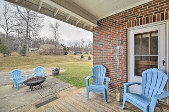 Pet-friendly Floyd House With Porch - In Town!