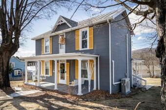 Lookout At Shenandoah-mountain Views