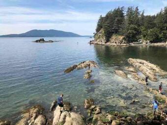 Villa Spacious 3,000 Sf Luxury Home Uphill From Private Beach