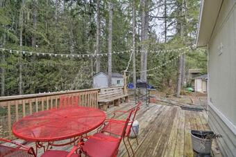 Modern Hoodsport Retreat With Grill, Near Lake!