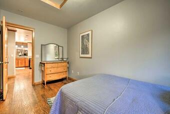 Woodinville Home With Furnished Deck And Fire Pit