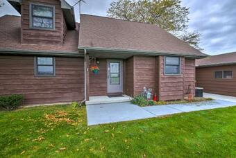 Waterfront Lake Winnebago Cottage - Boat Dock