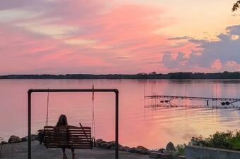 Charming Lake Koshkonong Cottage With Fire Pit!