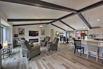 Waterfront Home With 2 Decks On Lake Koshkonong